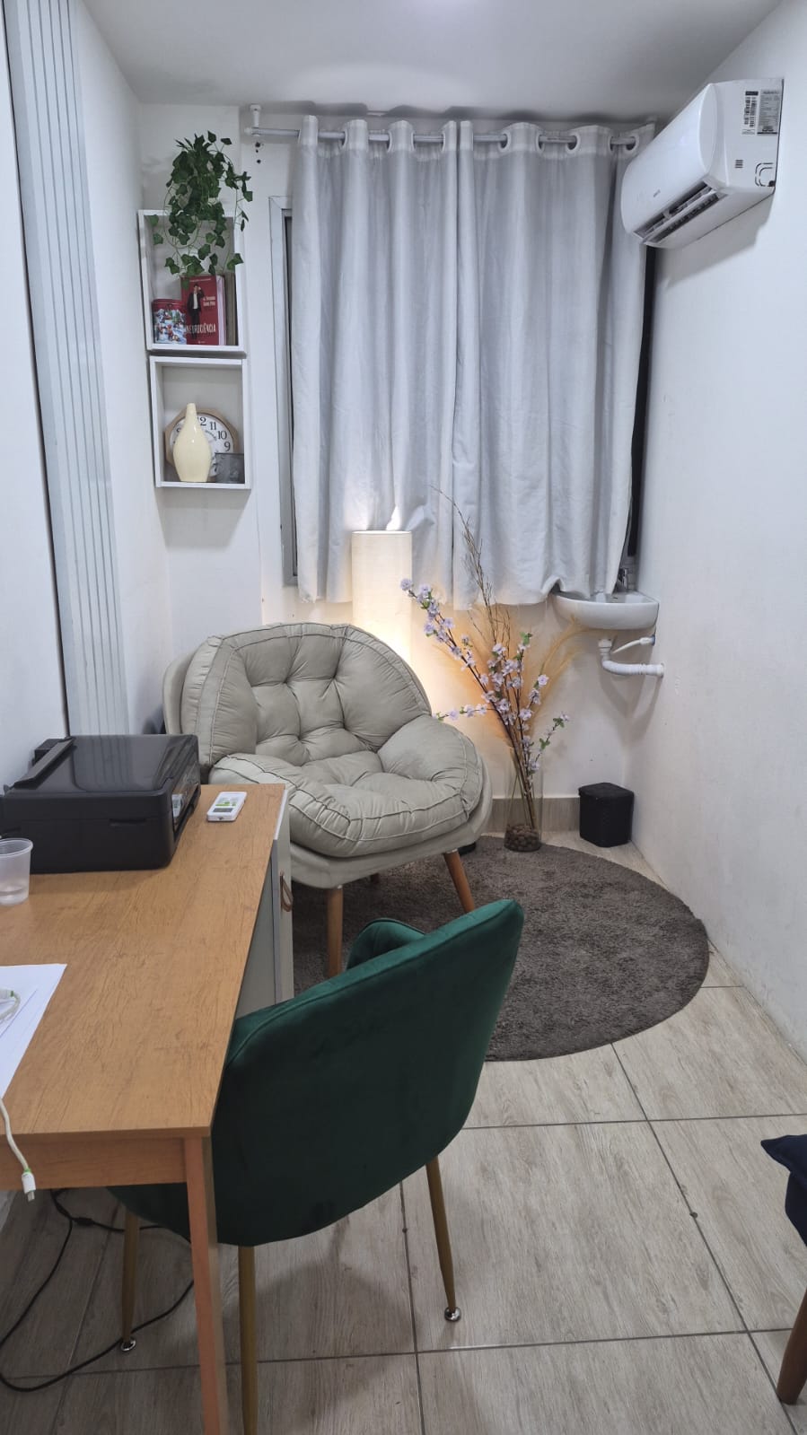 Sala de atendimento clara e acolhedora da Vitalis | Multidisciplinar